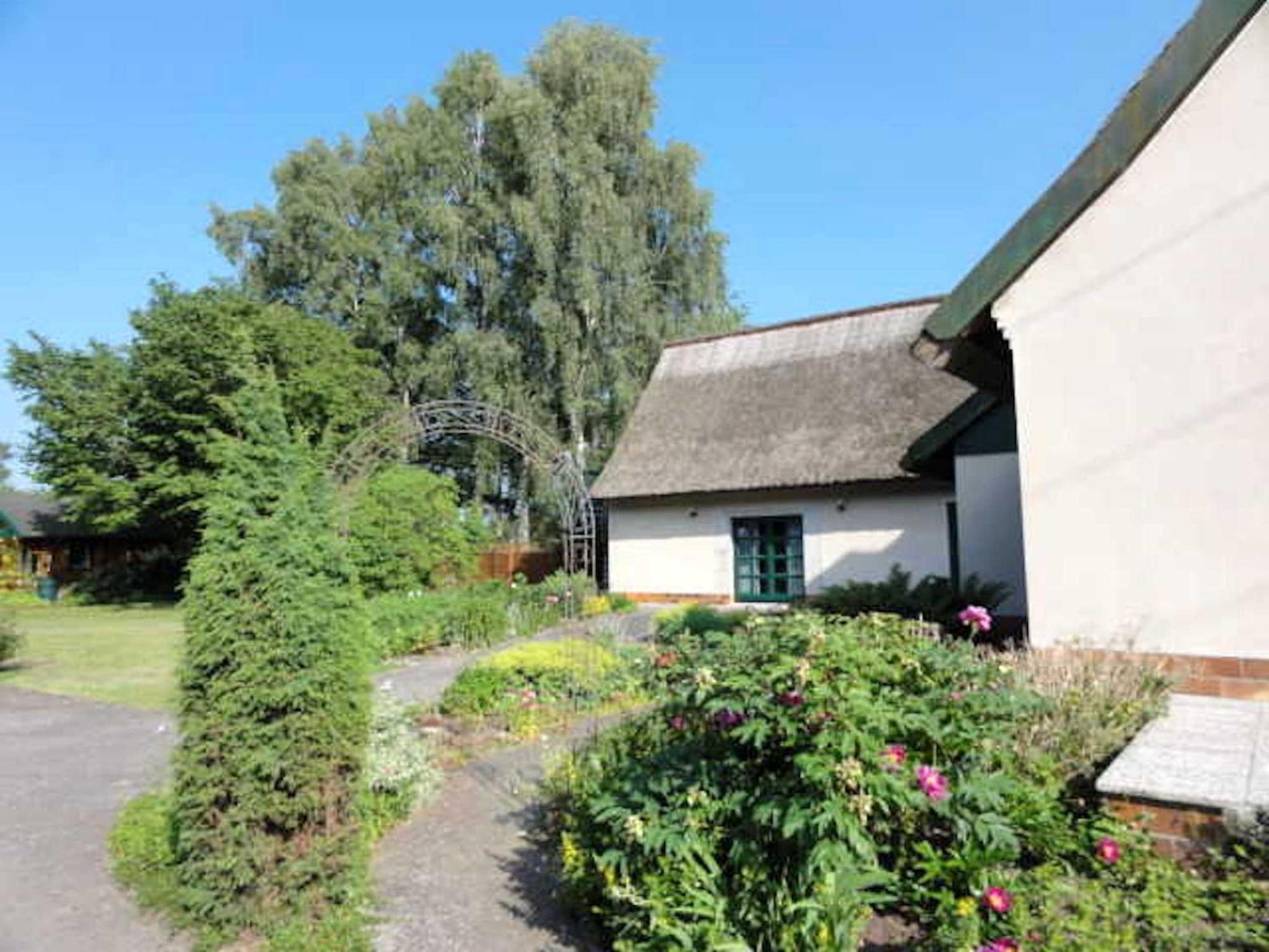 Reetdachhaus "Landhaus Ulrich" Lubkow エクステリア 写真